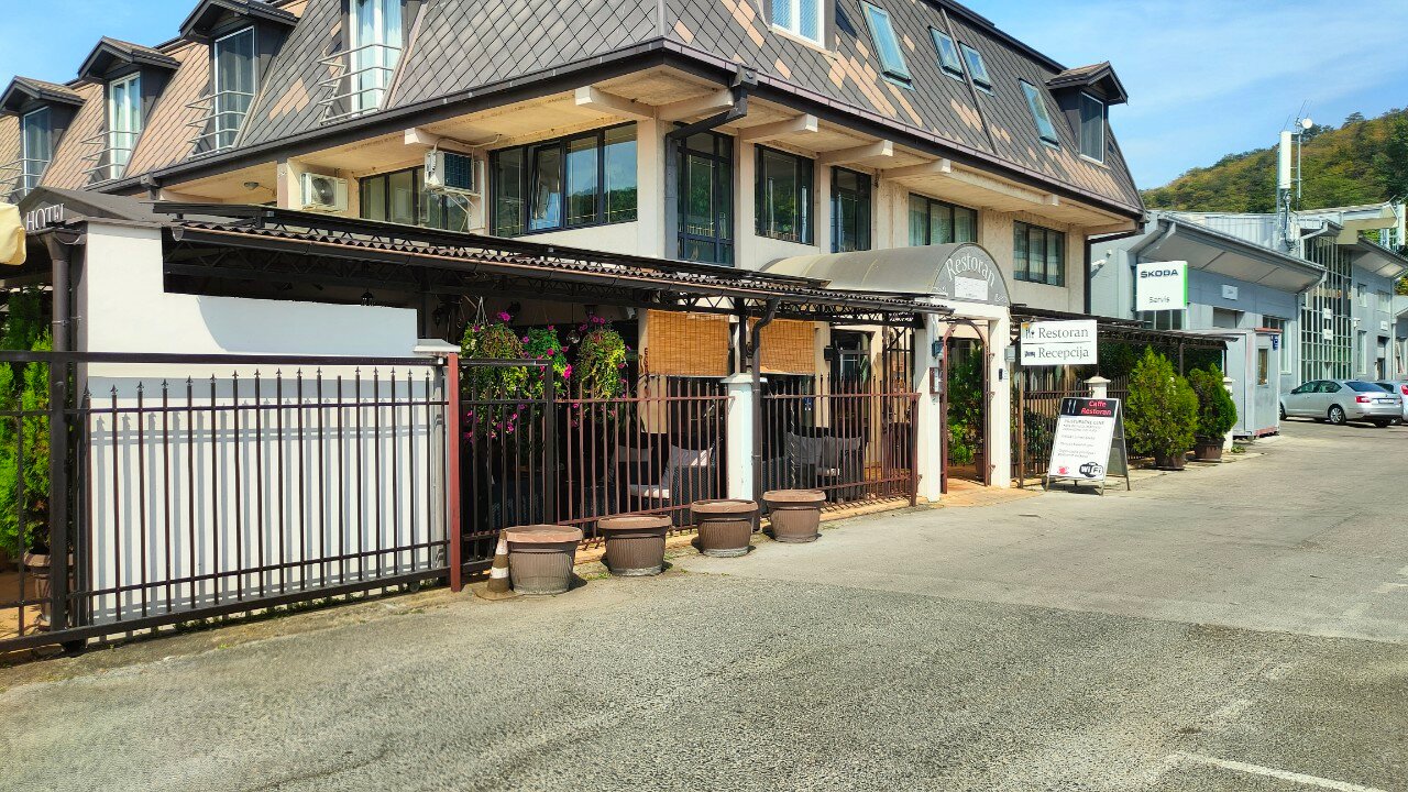 Фото отеля 1