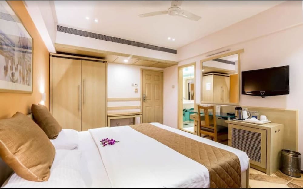 Фото The Royal Orchid