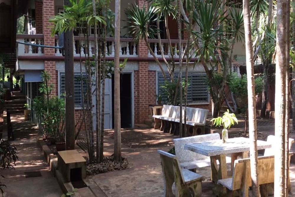 Фото Sam's Jungle Guesthouse