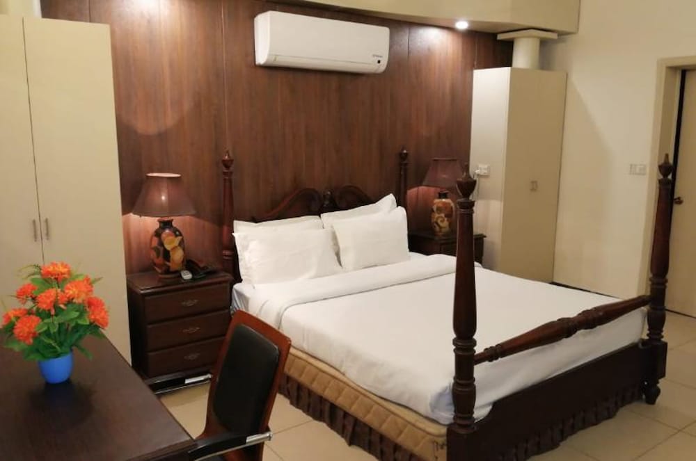 Фото Hotel Fortress Lahore