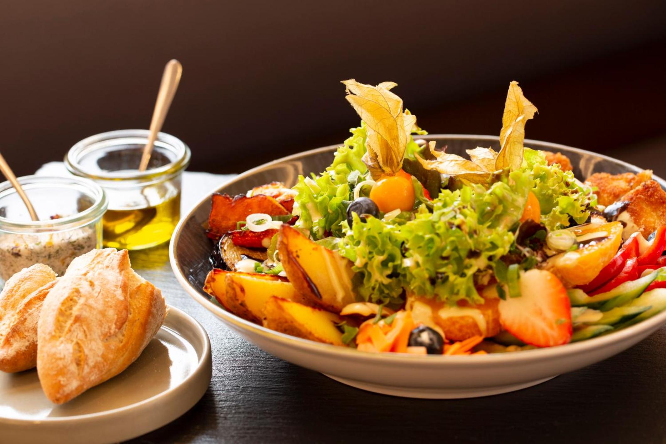 Фото Hotel & Boarding House Schlosserwirt