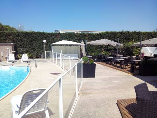 Фото Kyriad Martigues Sud