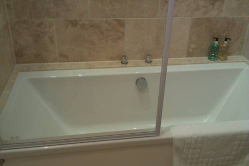 Фото Bear and Ragged Staff