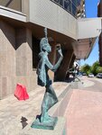 Юный зритель (Shaumyana Avenue, 22) ، نصب تذكاري، نحت
