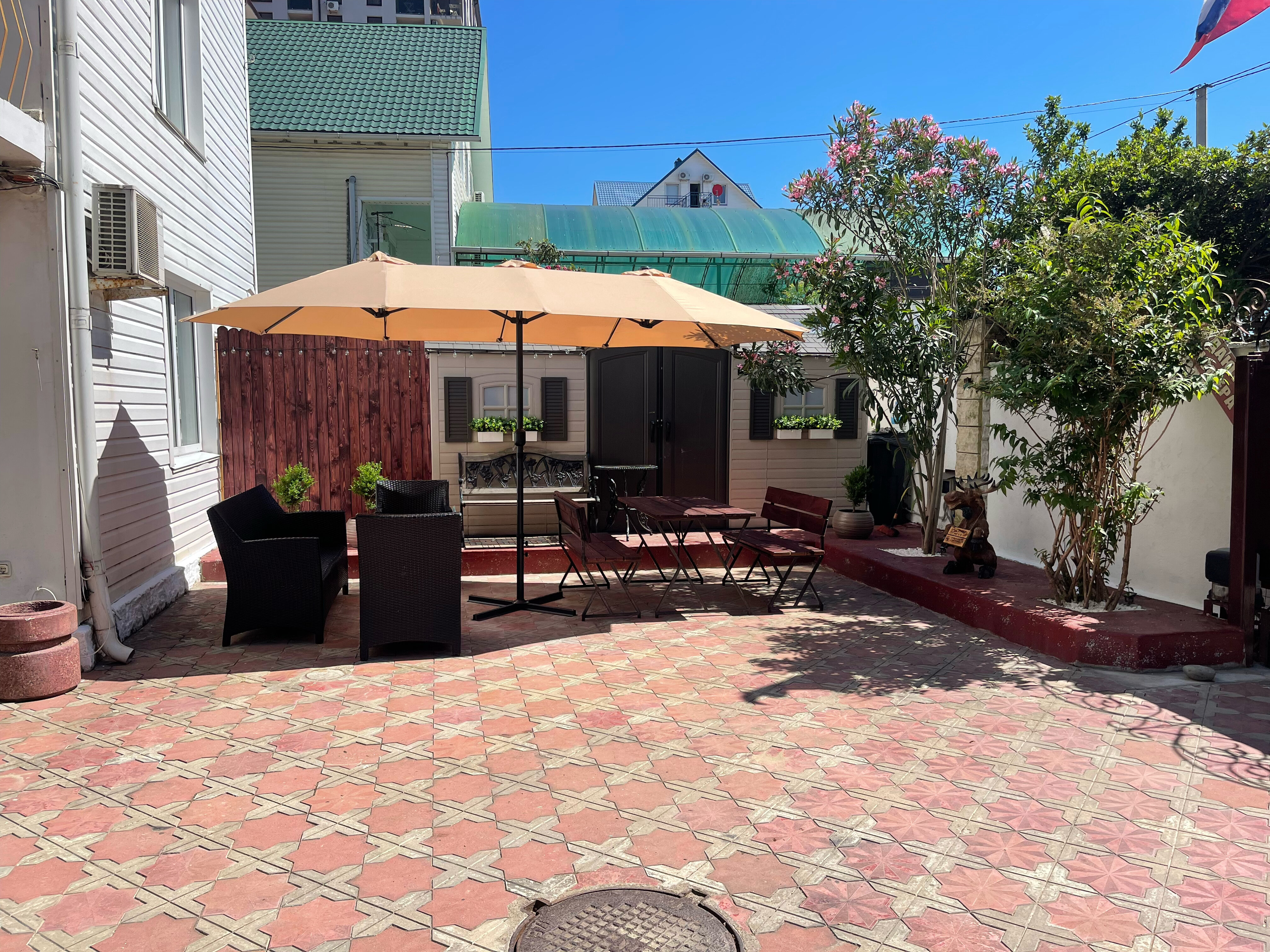 Фото отеля 2