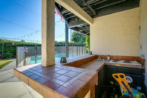Гостиница Awesome Fullerton Vacation Rental w Private Pool! в Фуллертоне
