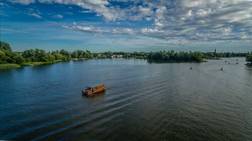 Апартаменты Hausboot Neustrelitz am Zierker See в Нойштрелице