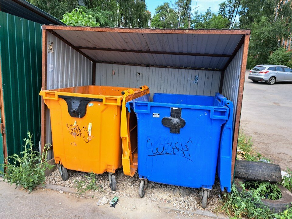 Trash and garbage disposal area Пункт приема бумаги, пластика, Tula, photo