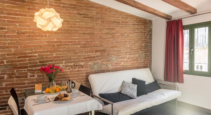 Фото Apartaments Ciutat Vella