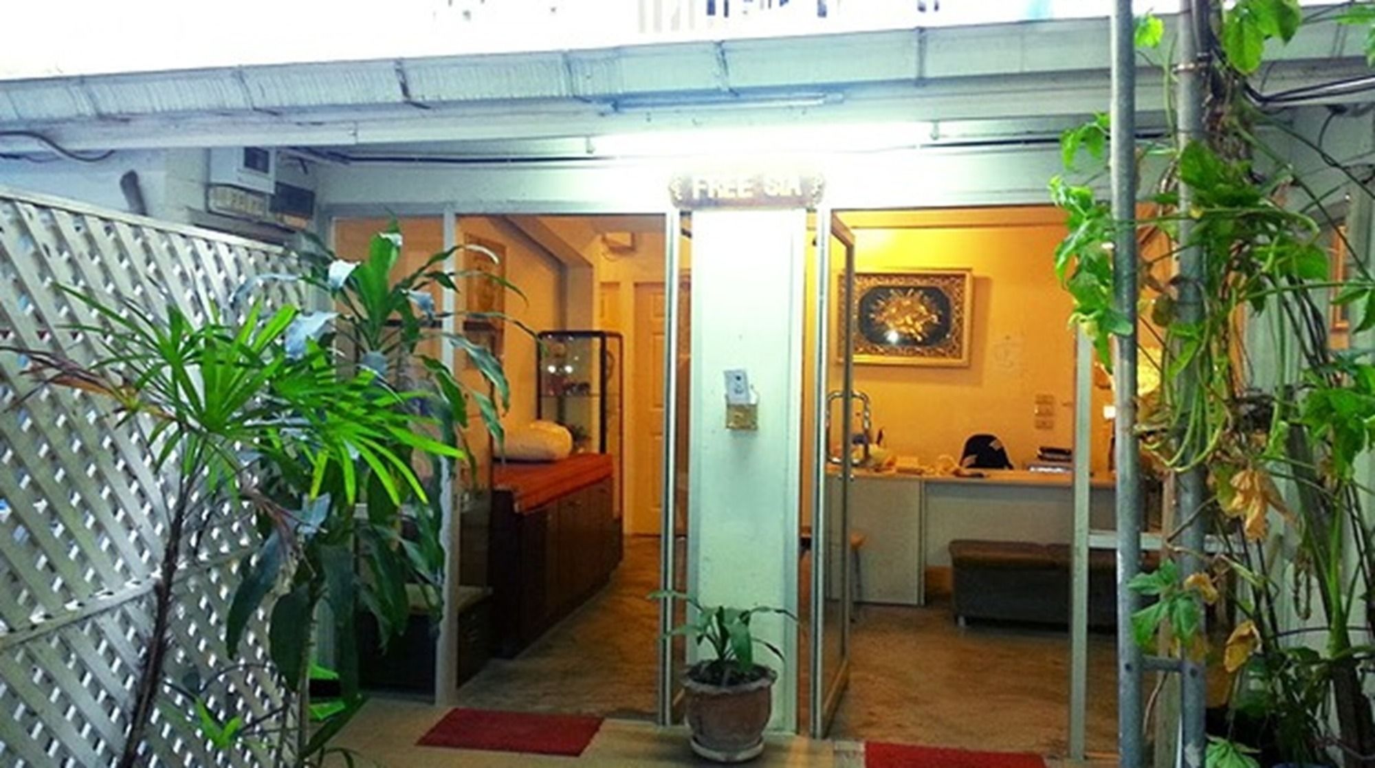 Фото Freesia Saladaeng Silom Apartments