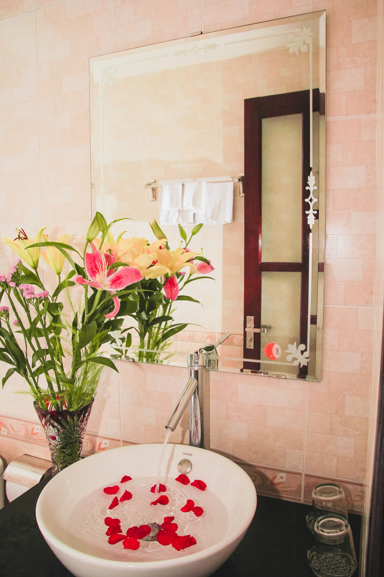 Фото Vivyanne Hotel