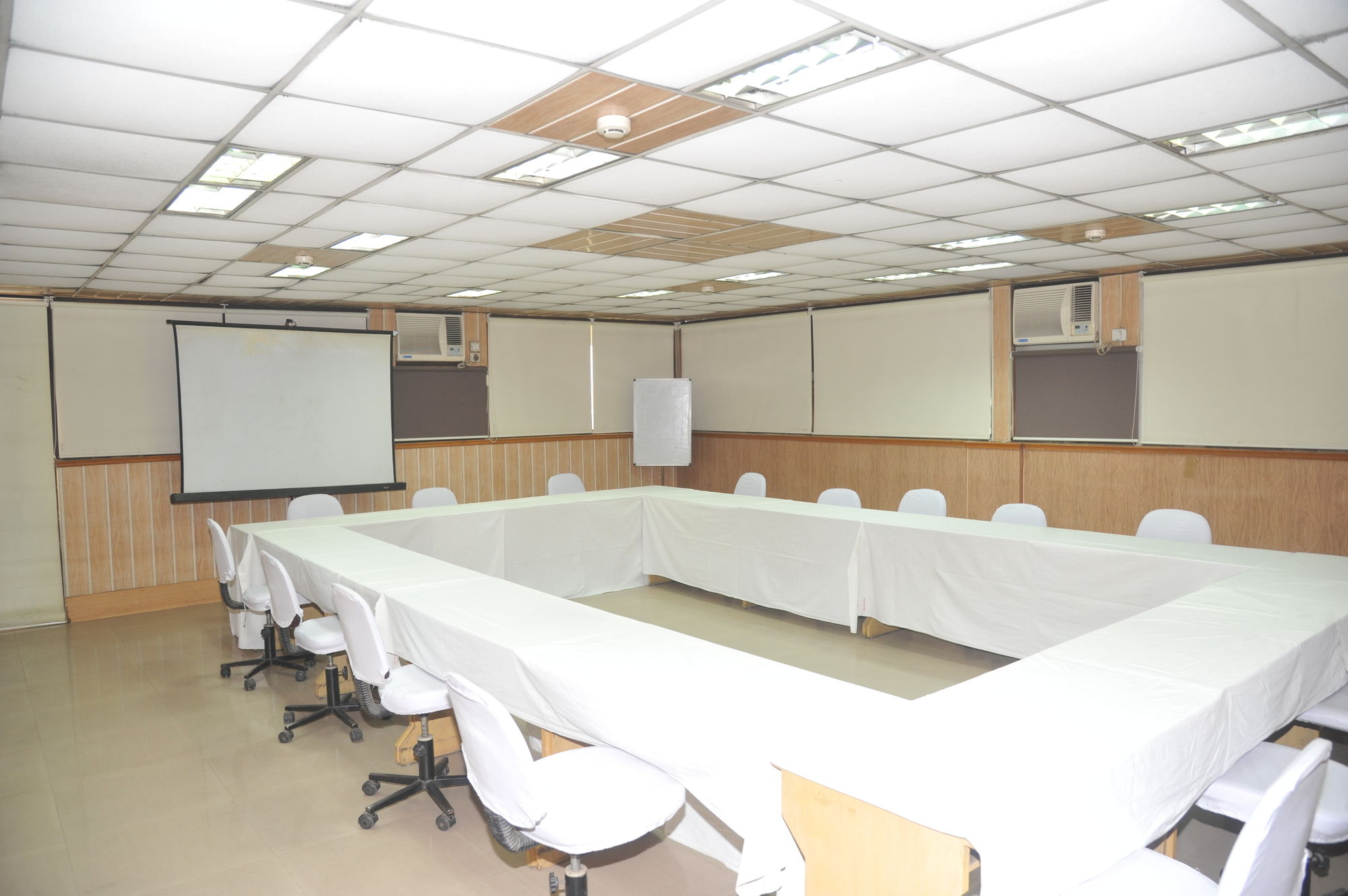 Фото Hotel Akash Ganga