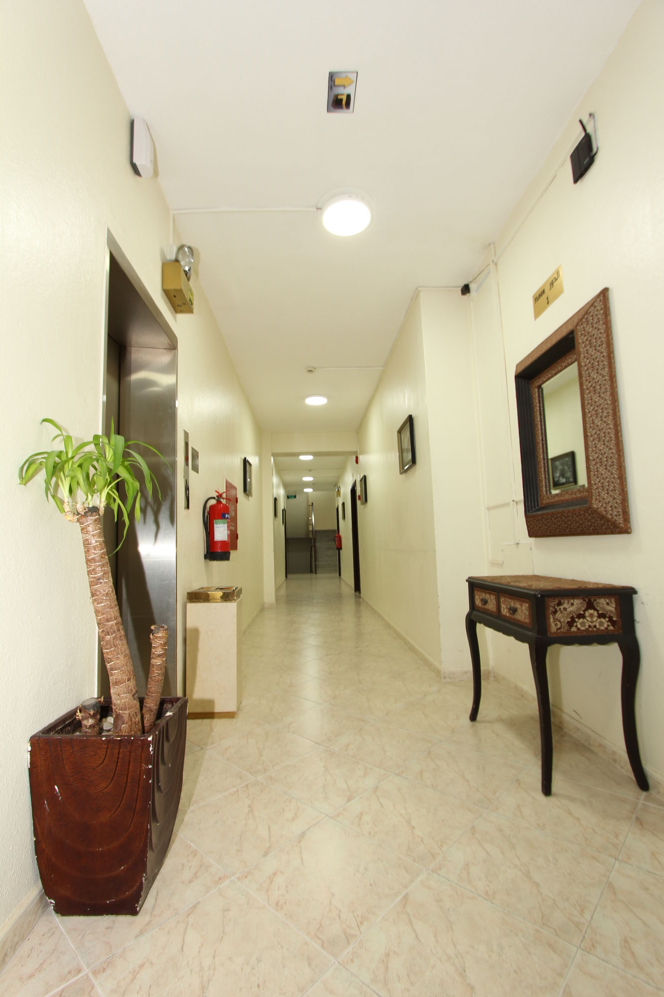 Фото Khalifa Tower Hotel Apartments