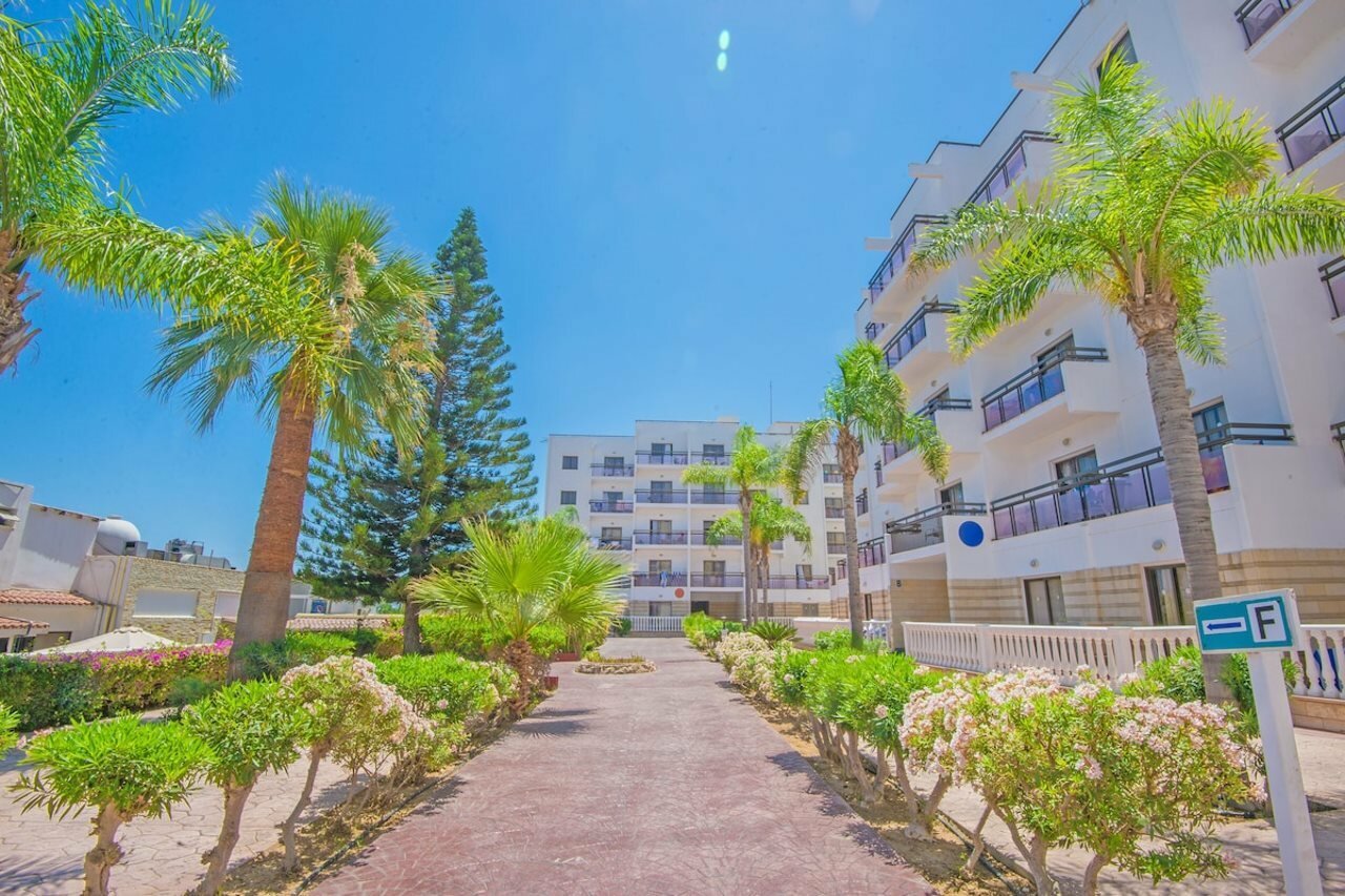 Фото Marlita Beach Hotel Apartments