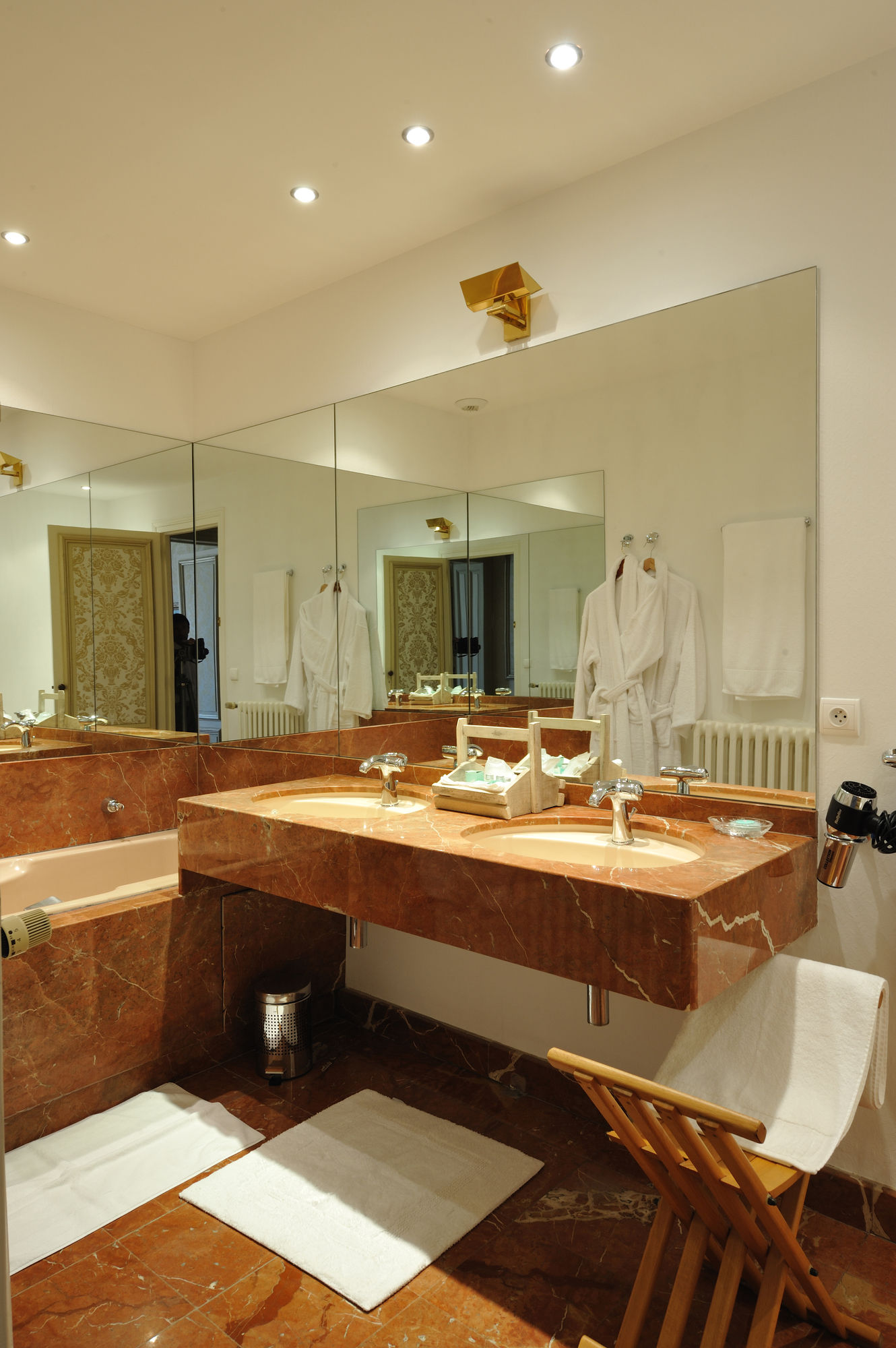 Фото Château Pape Clément - Bernard Magrez Luxury Wine Experience