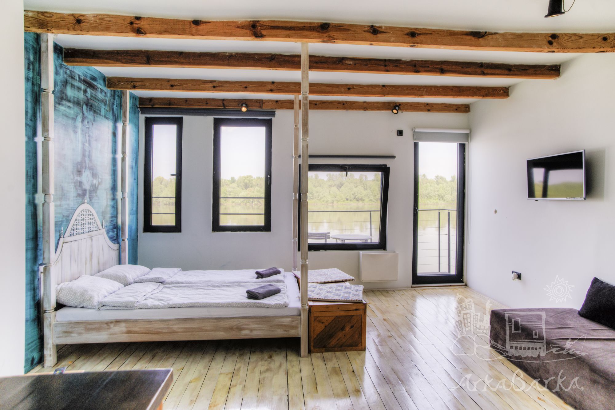 Фото отеля 2