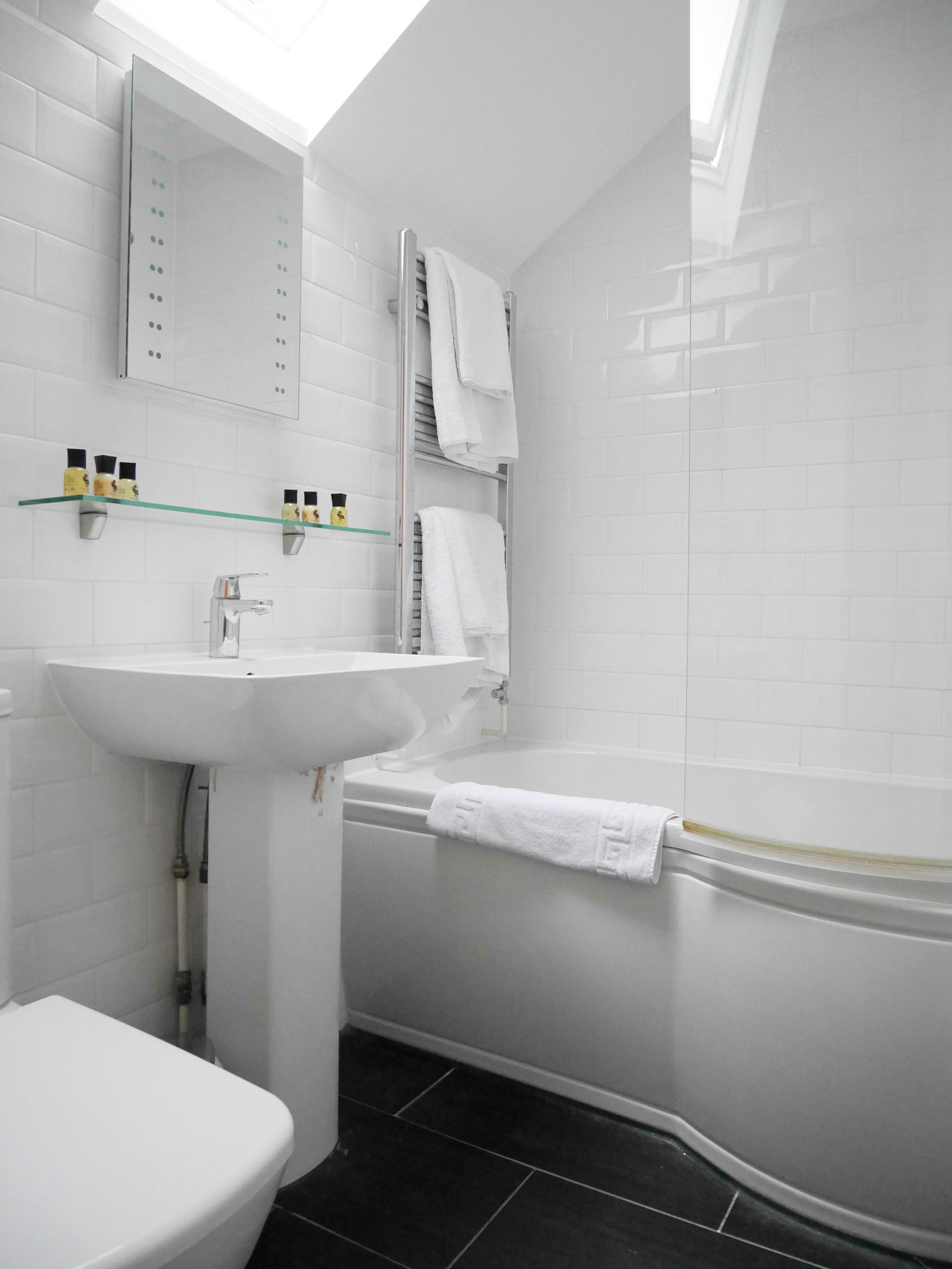 Фото The Angel Hotel