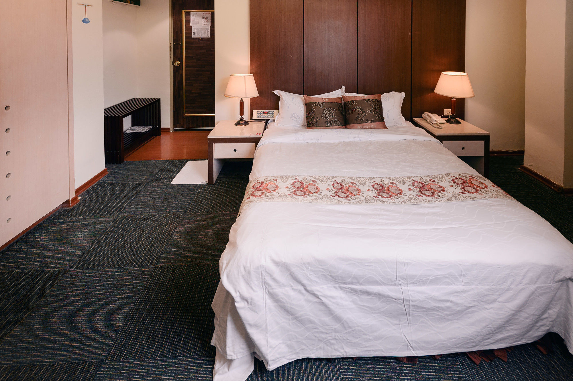 Фото Waugh Den Hotel