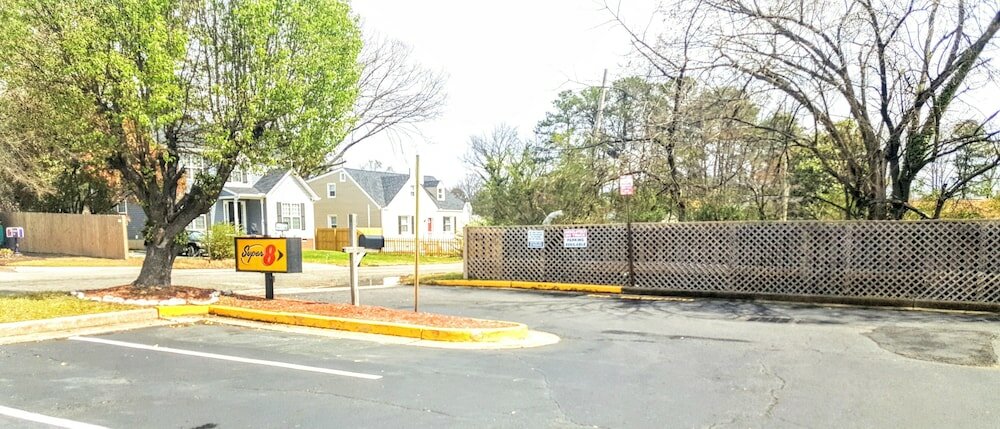 Фото Super 8 by Wyndham Richmond/Broad Street