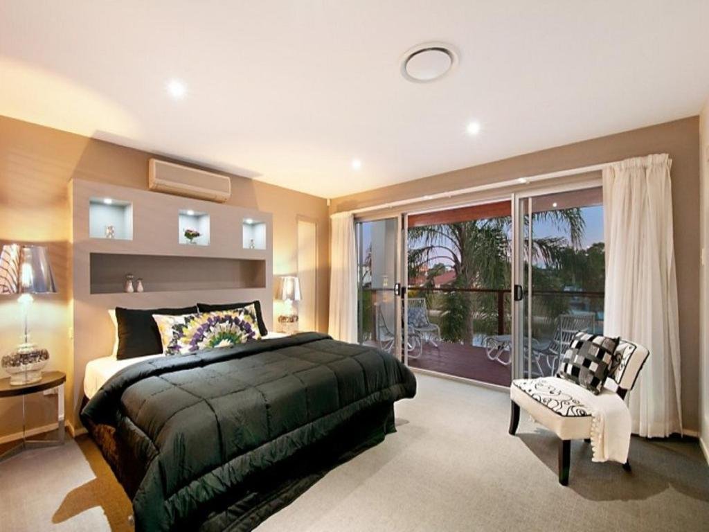 Фото The Villa-Whole House 6 Bedrooms 3 Bathrooms