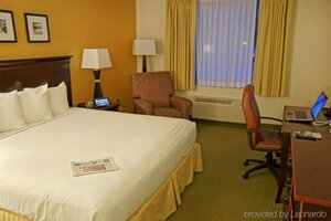 Country Inn & Suites by Radisson (United States Route 31) ، فندق