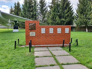 Погибшим экипажам 52 гвардейского тяжёлого бомбардировочного авиационного полка (Kaluga Region, Kirovskiy rayon, selskoye poseleniye Vypolzovo, territoriya Gorodok Shaykovka), monument, memorial