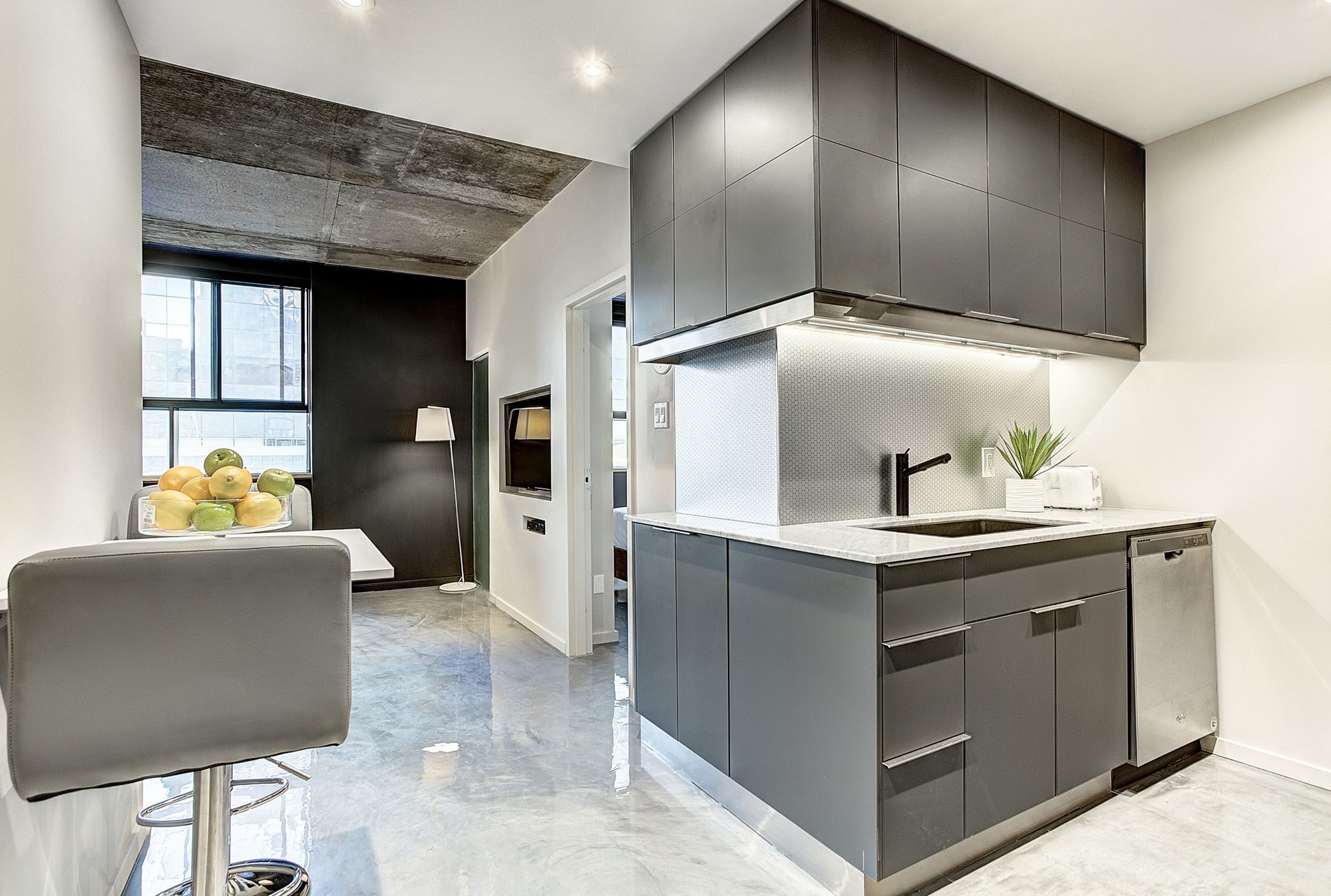 Фото Pierce Boutique Apartments