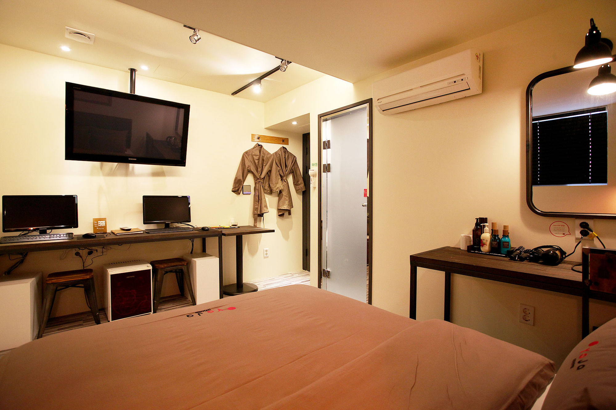 Фото Achasan Station Wall Hotel