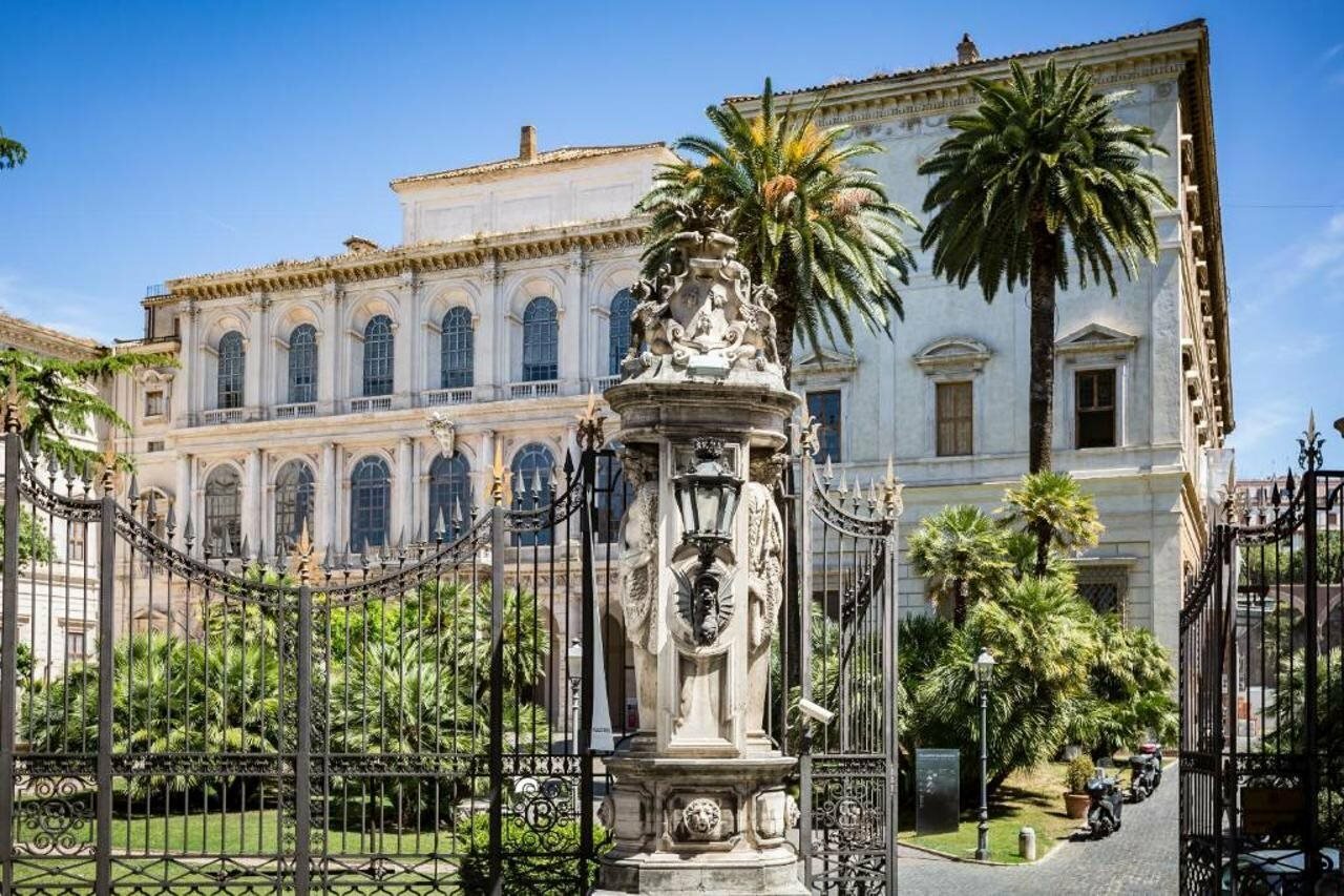 Фото отеля 1