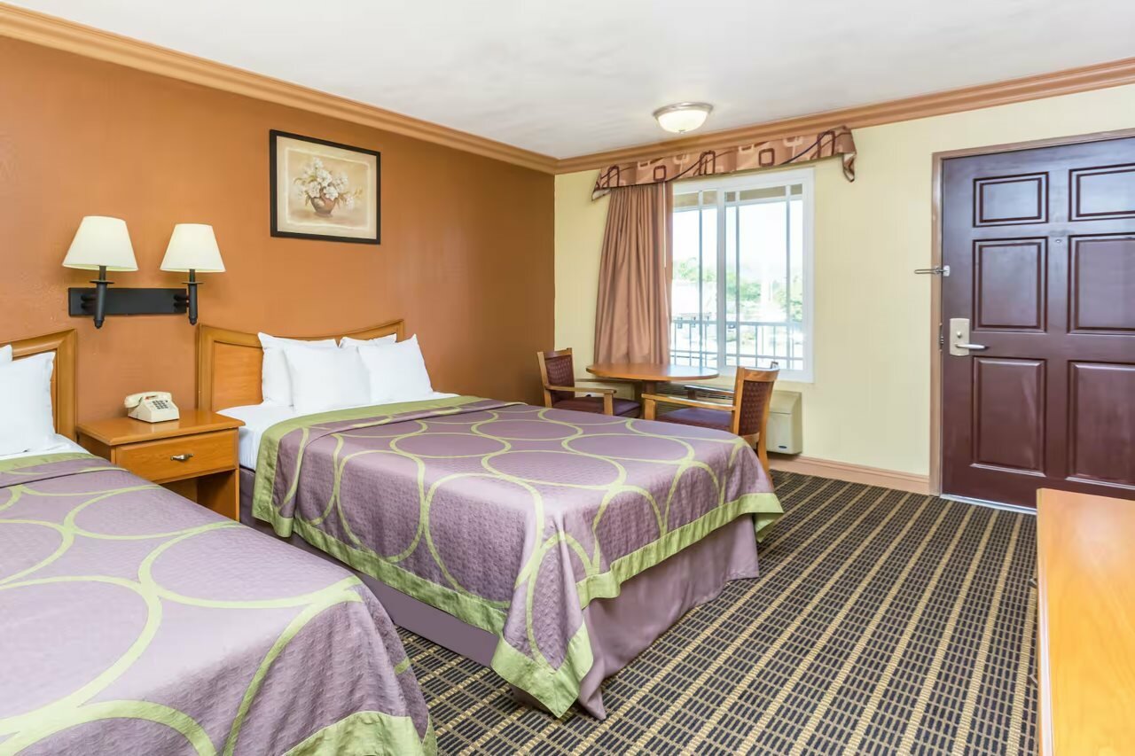 Фото Super 8 by Wyndham Azusa