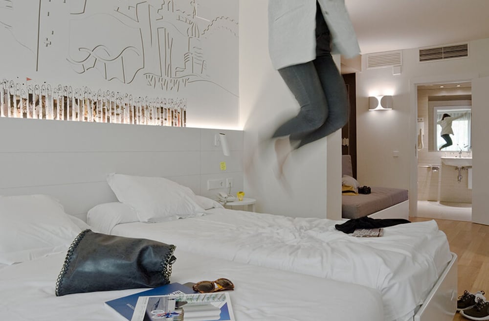 Фото Pol & Grace Hotel