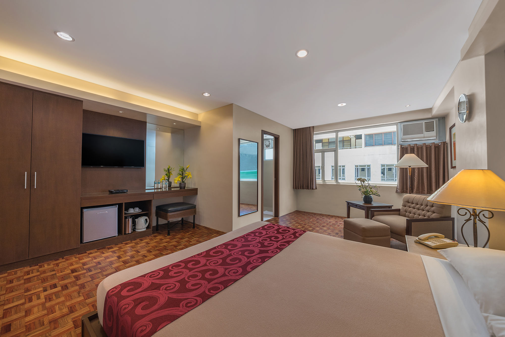 Фото Tropicana Suites