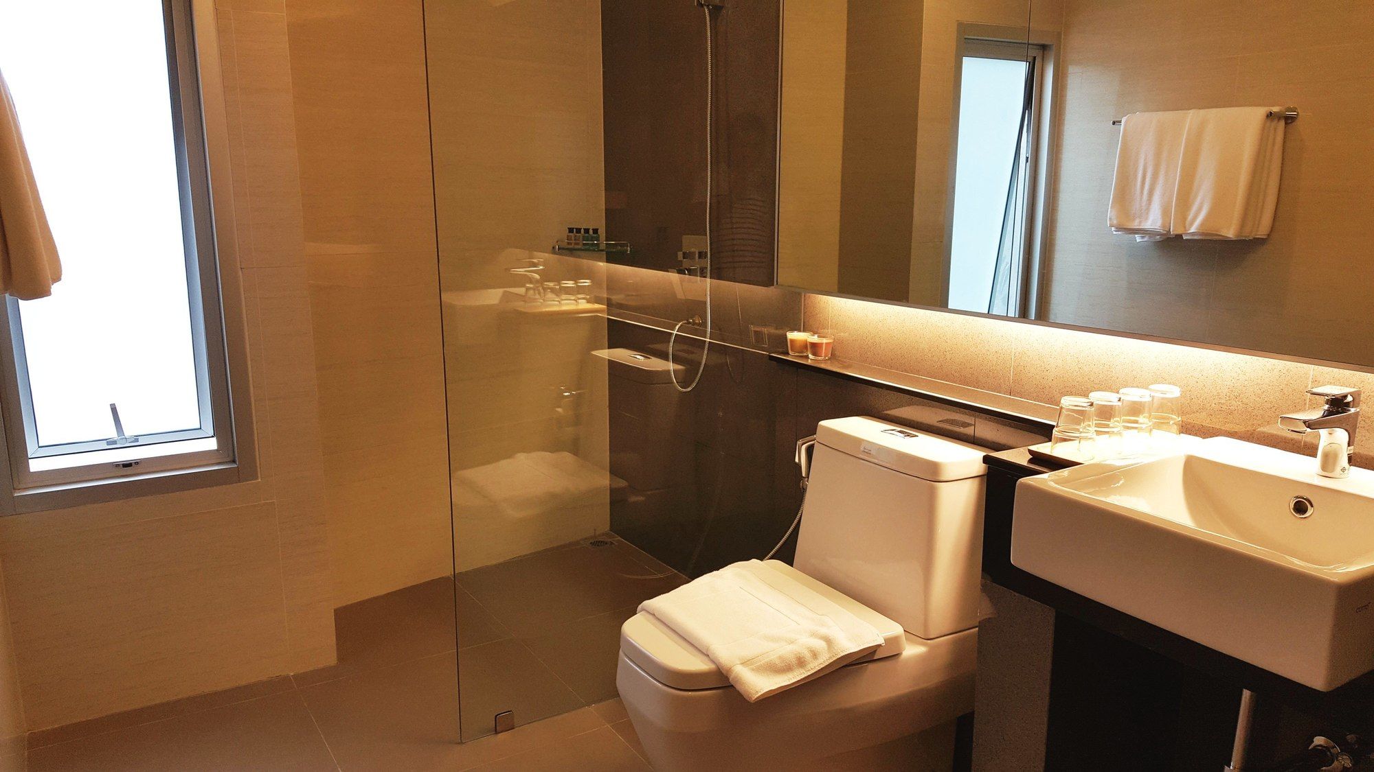 Фото Ploen Place Residence