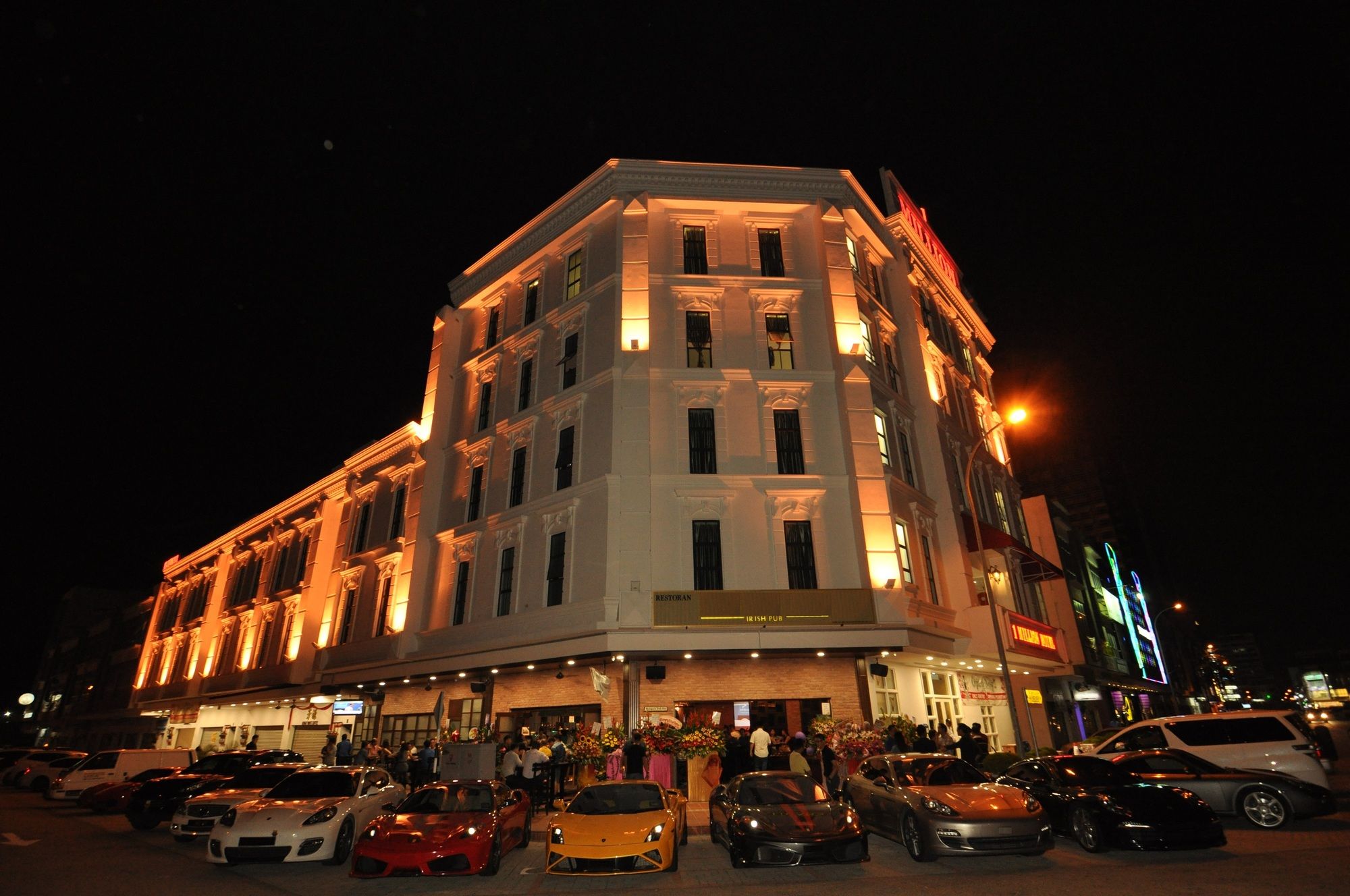 Фото 1 Million Hotel