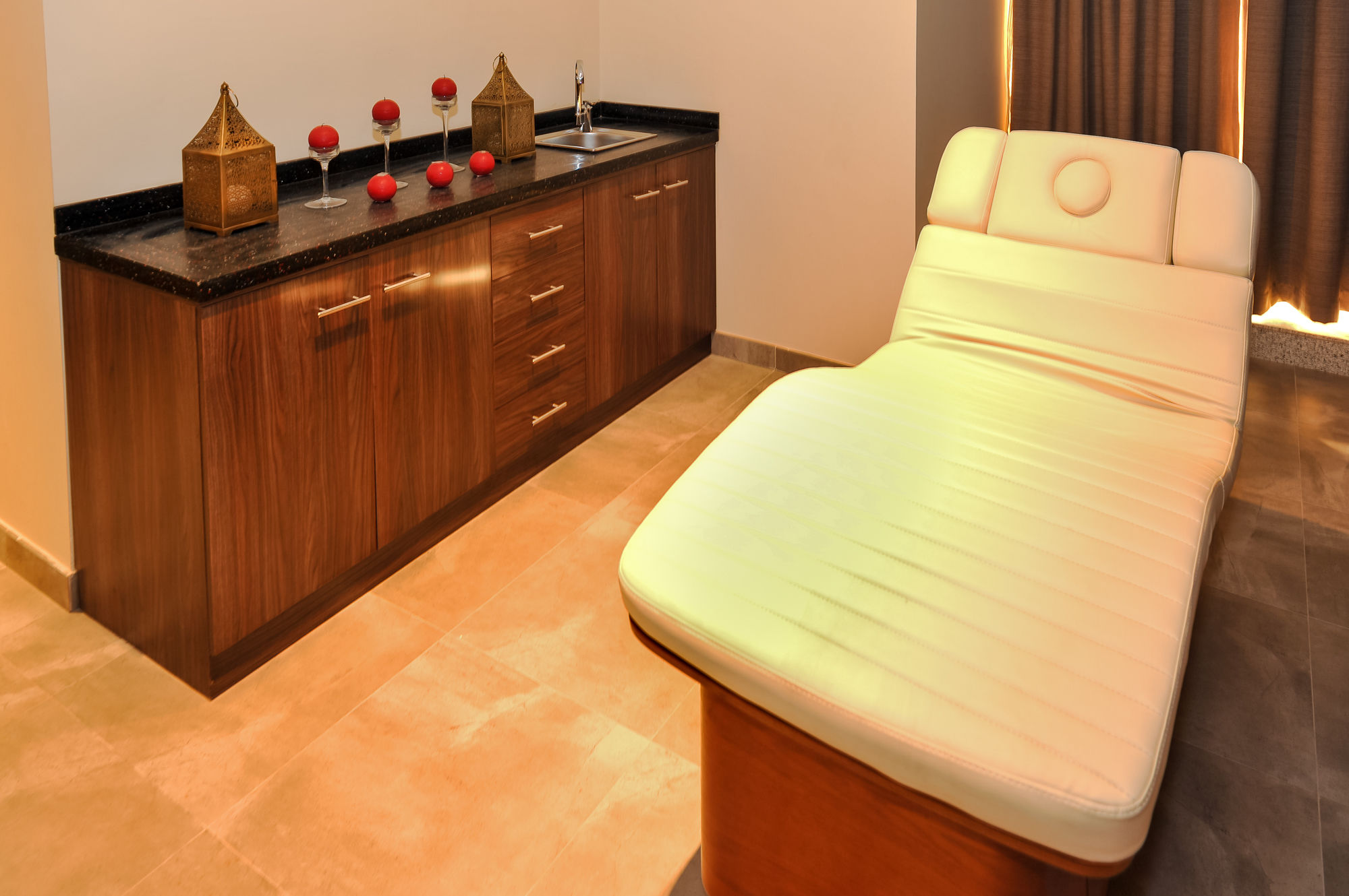 Фото Gloria Inn Hotel