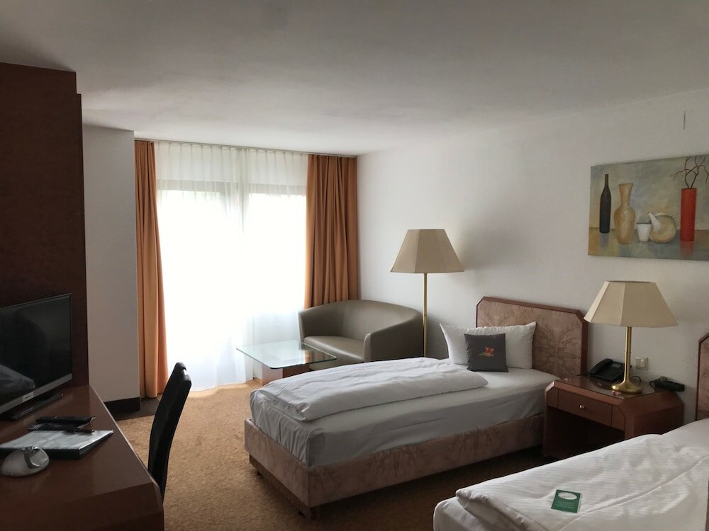 Фото Hotel Flora Stuttgart - Möhringen