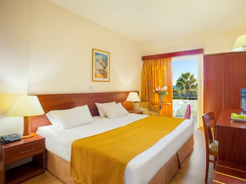 Фото Kapetanios Limassol Hotel