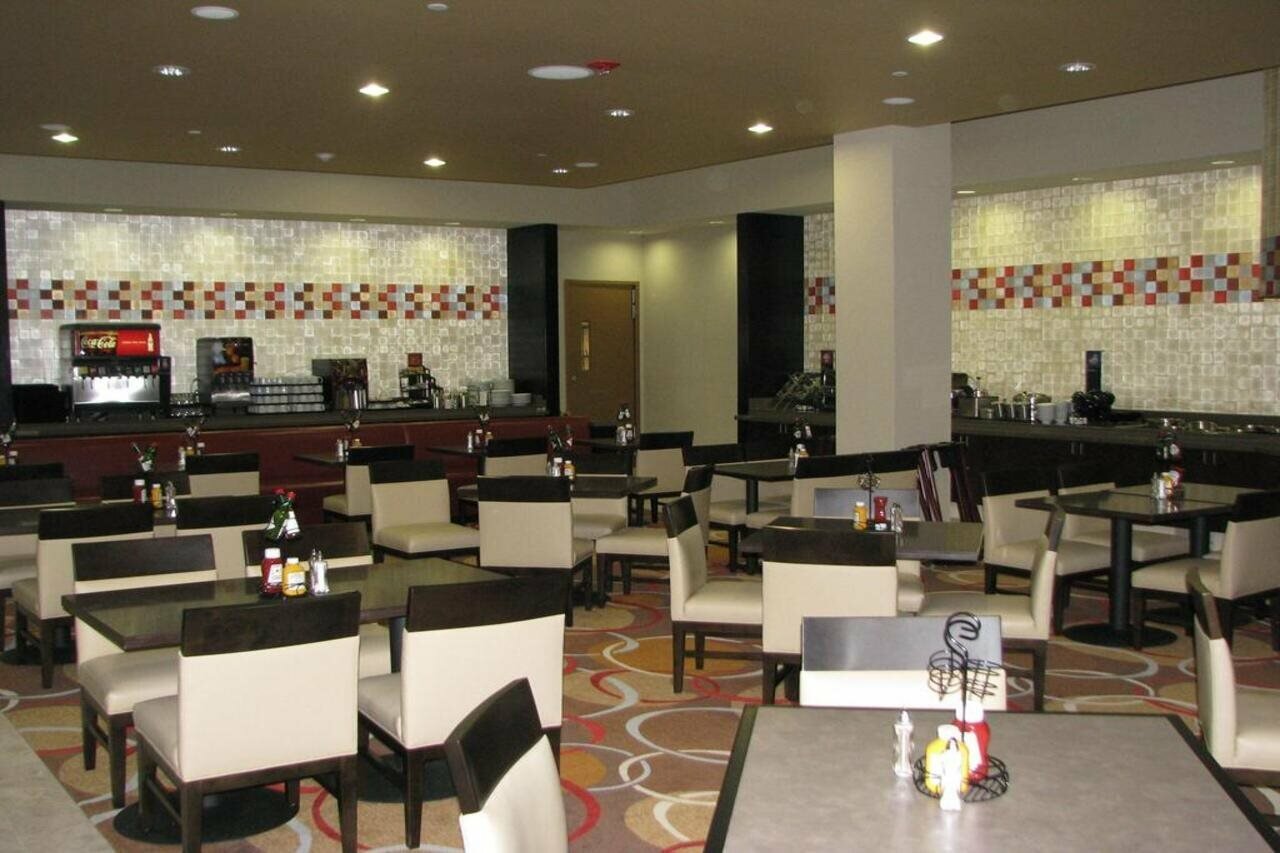 Фото Embassy Suites Ontario Airport