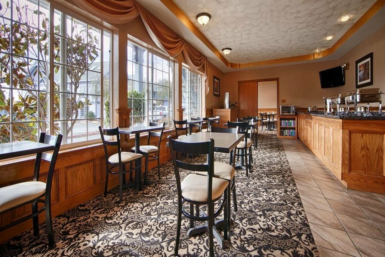 Фото Best Western Plus Bayshore Inn