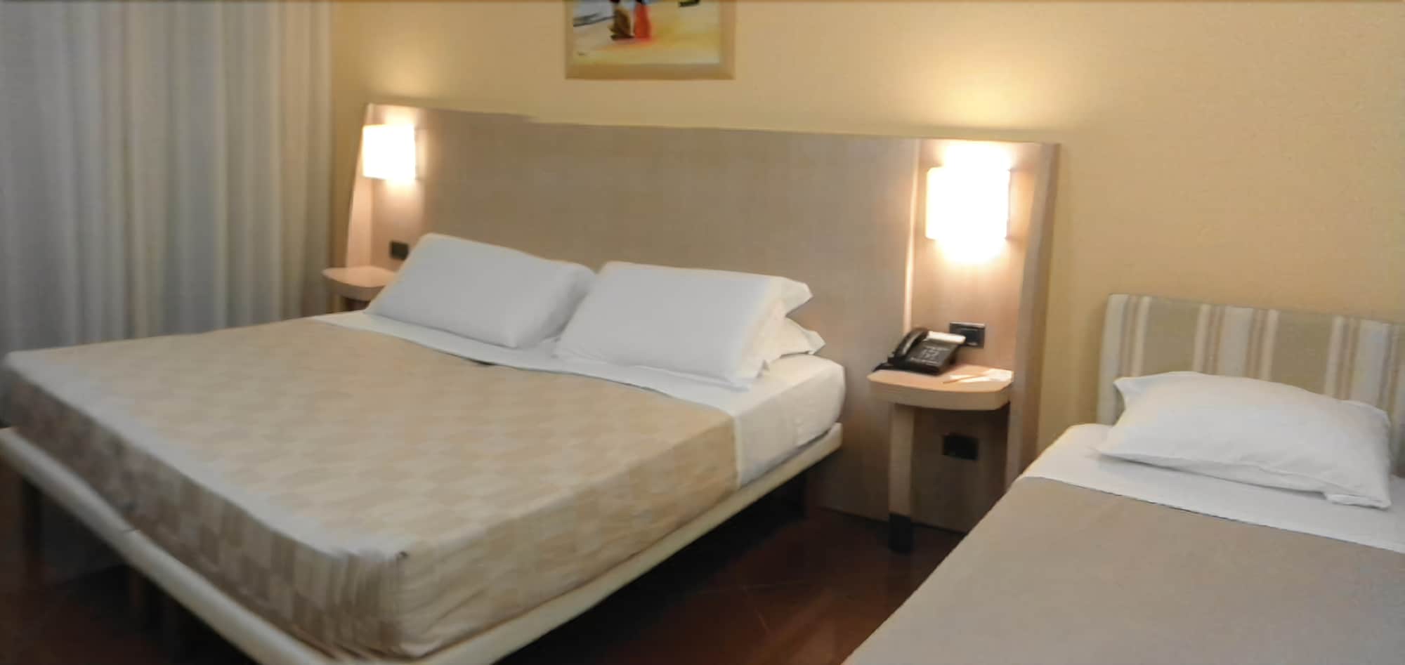 Фото Hotel Chiaraluna