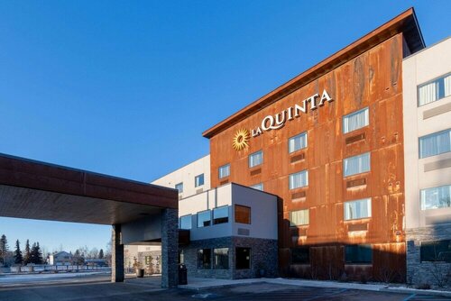 Внешний вид отеля La Quinta Inn & Suites by Wyndham Anchorage Airport в Анкоридже, фото 1