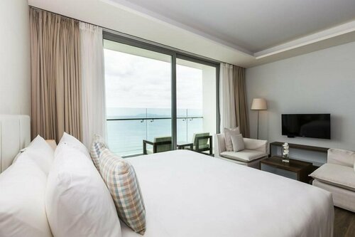 Внешний вид отеля A La Carte Da Nang Beach в Дананге, фото 5