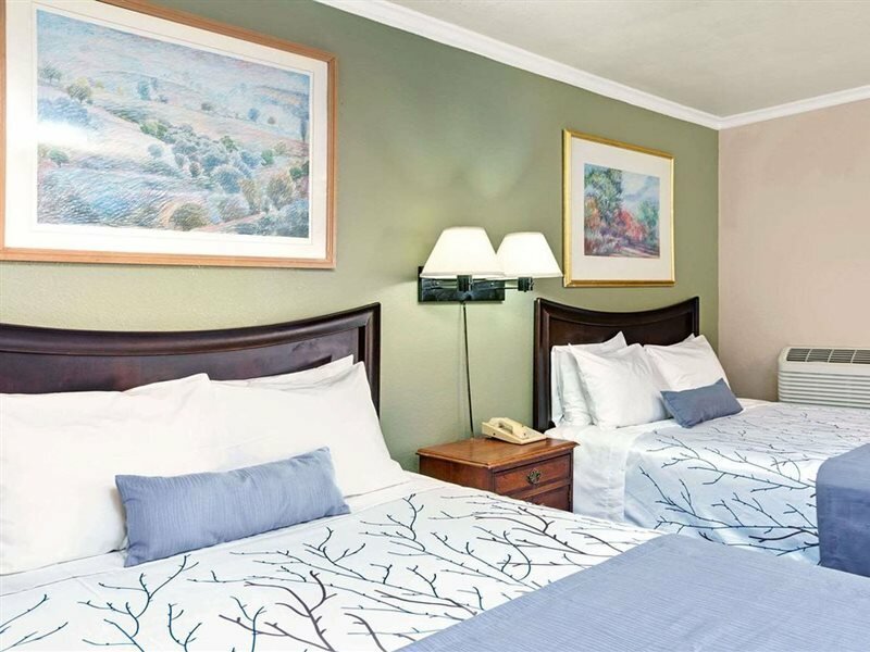 Фото Days Inn by Wyndham San Jose