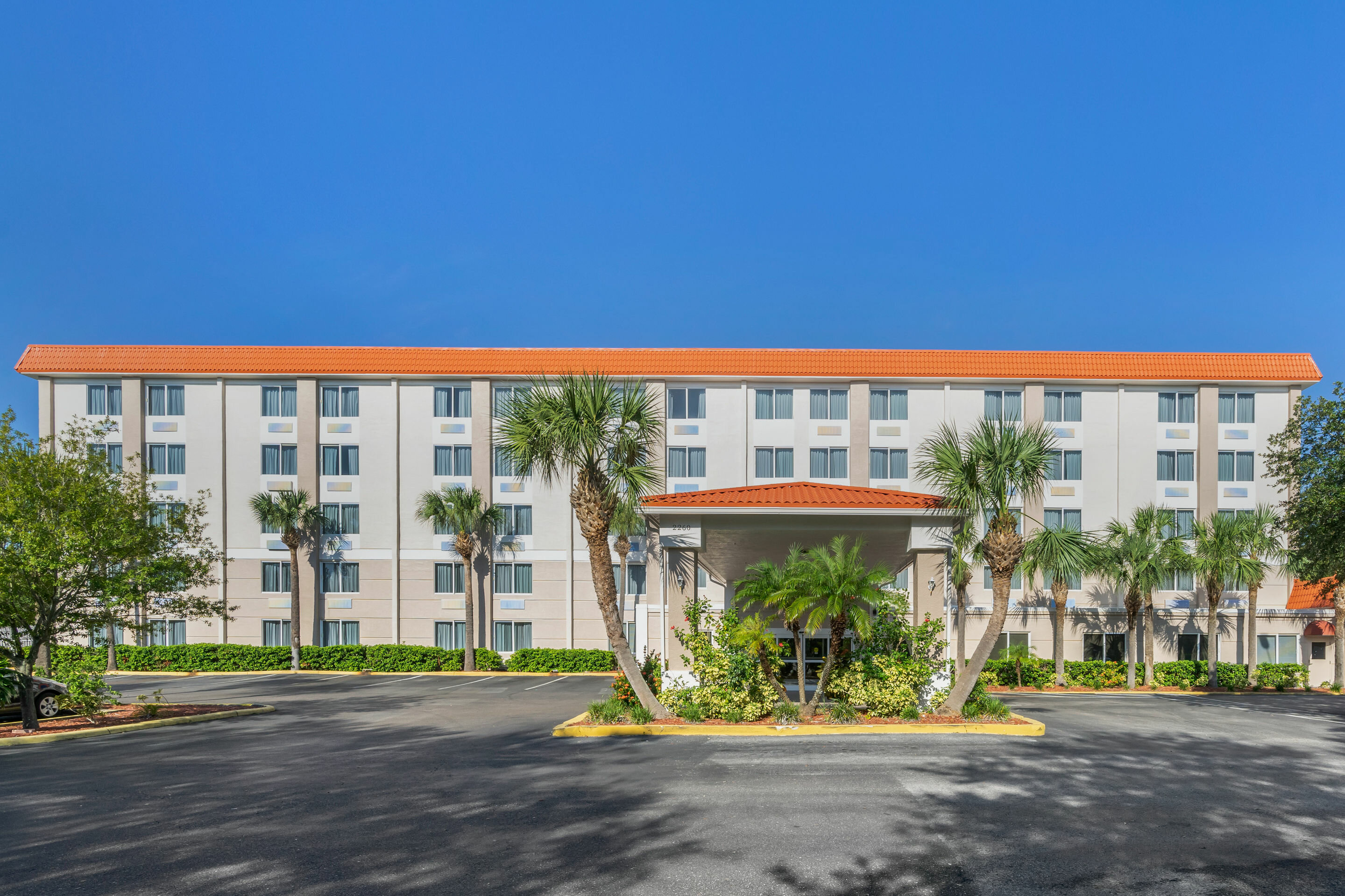 Фото Comfort Suites Tallahassee Downtown