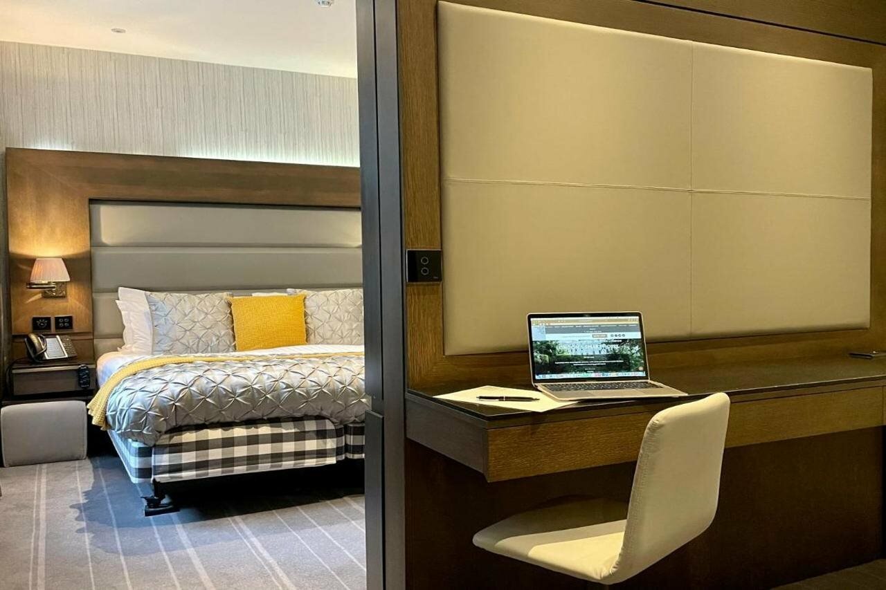 Фото Eccleston Square Hotel