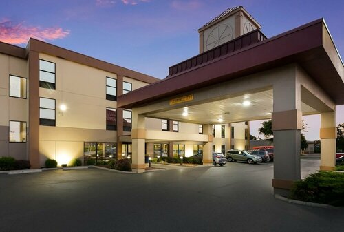 Гостиница Red Roof Inn & Suites Columbus - West Broad в Колумбусе