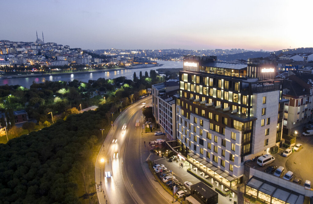 فندق Movenpick Hotel Istanbul Golden Horn ، اسطنبول، صورة