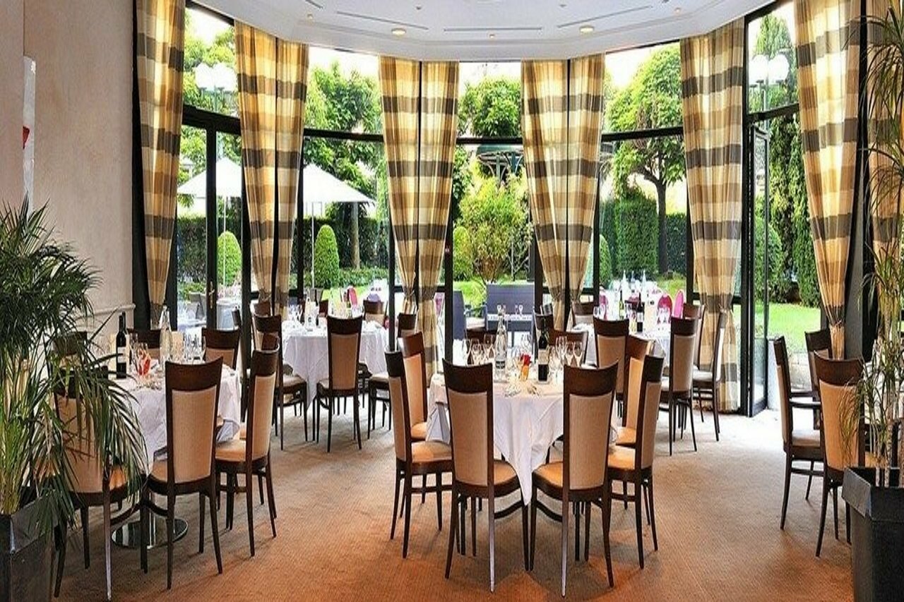 Фото Warwick Reine Astrid Lyon