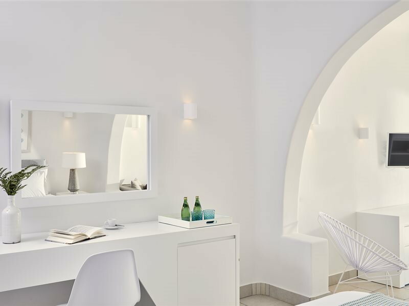 Фото Aqua Blue Hotel