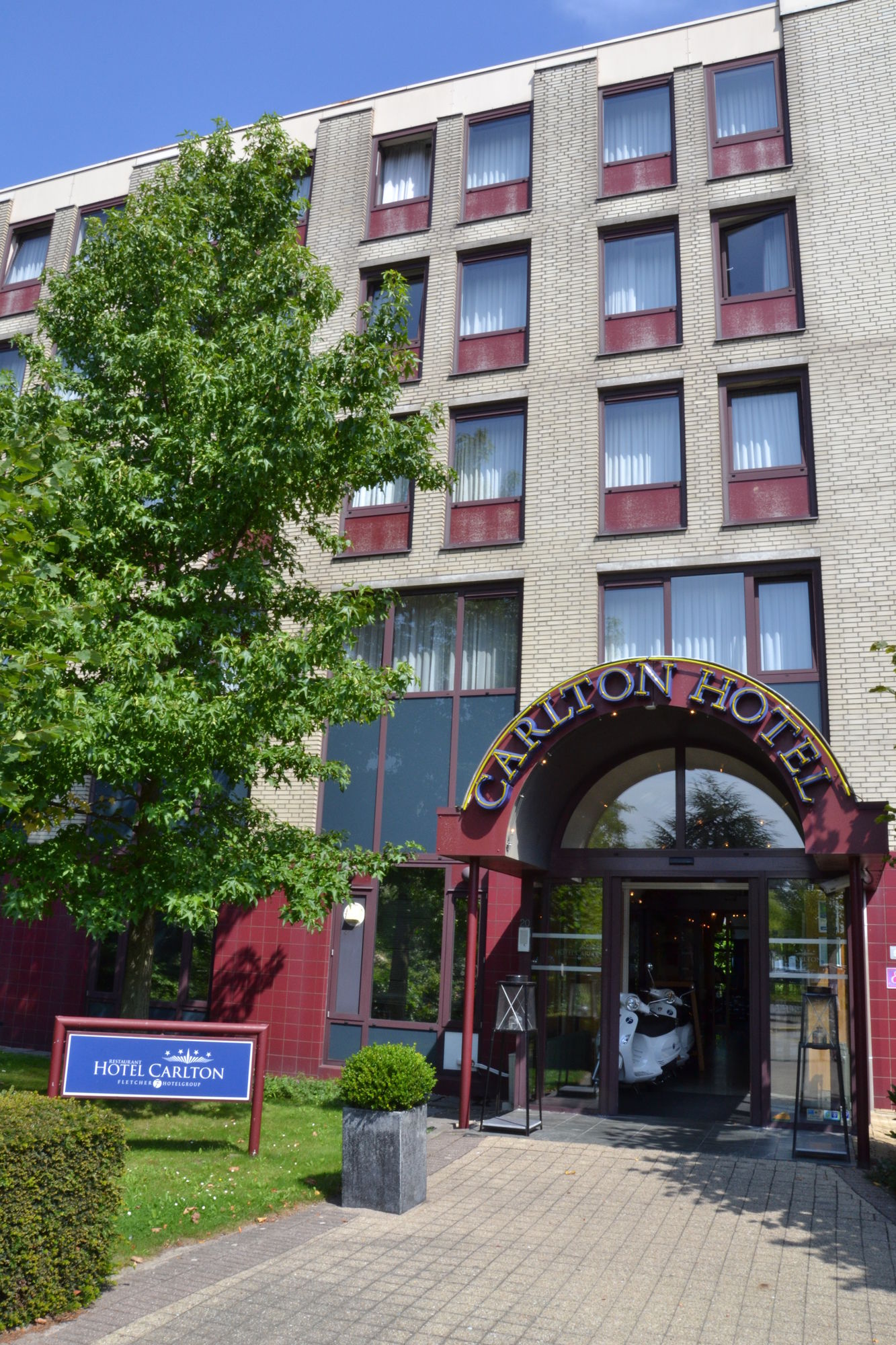 Фото отеля 1